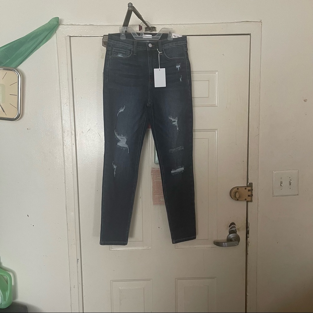 Sneak Peek NWT High Rise Distressed Jeans Size 11(Waist 30)